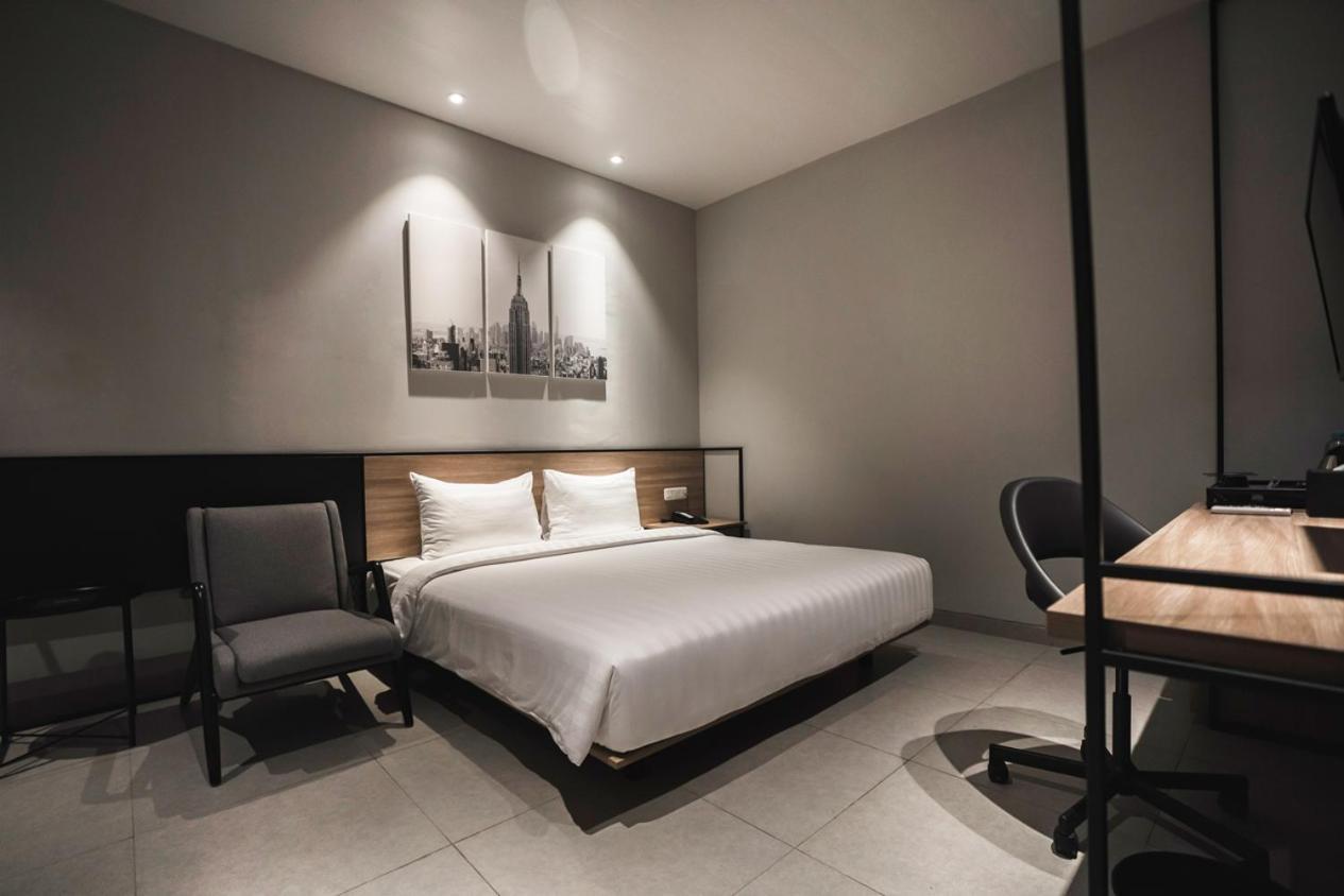 Conjioo Hotel Jakarta Managed By Mhm Tangerang Esterno foto